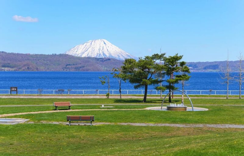 Sapporo: Hokkaido Noboribetsu Toya-ko Otaru Full-Day Tour - Experiencing the Bear Ranch