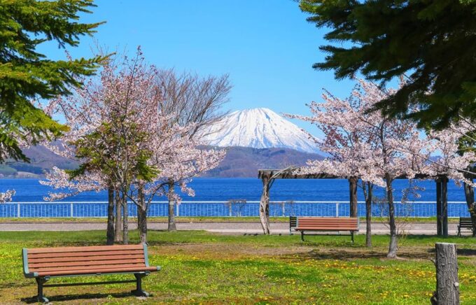 Sapporo: Hokkaido Noboribetsu Toya-ko Otaru Full-Day Tour - Strolling Through Otarus Historic Canals and Warehouses