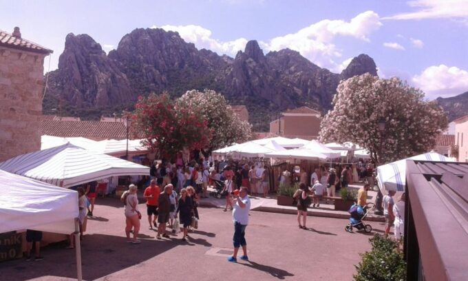 Sardinia: Tour Costa Smeralda in Minibus - Exploring San Pantaleo