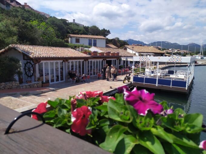 Sardinia: Tour Costa Smeralda in Minibus - Visiting Glamorous Villages