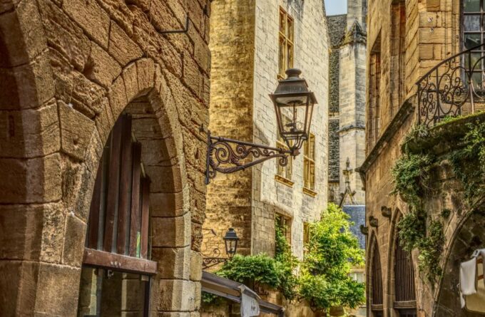 Sarlat Gourmet Tour & Market Visit With Tastings - Duration, Meeting Point, and Group Size