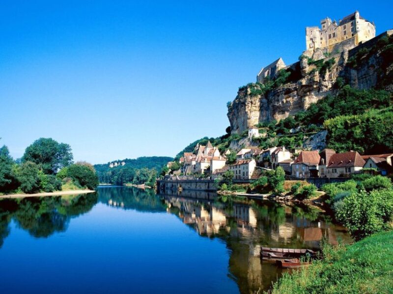 Sarlat-la-Canéda: Cave and Castle Private Tour - Prehistoric Cave Exploration