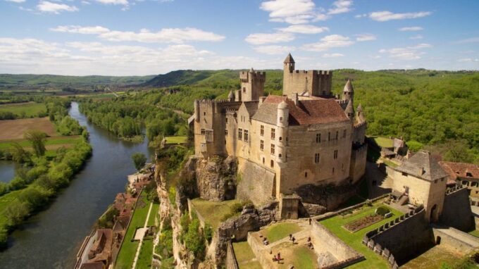 Sarlat-la-Canéda: Cave and Castle Private Tour - Medieval Castle Visit