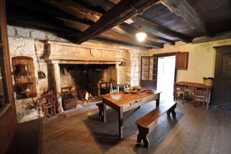 Sarlat: Private Tour to Rocamadour - The Miraculous Chapel and Black Virgin