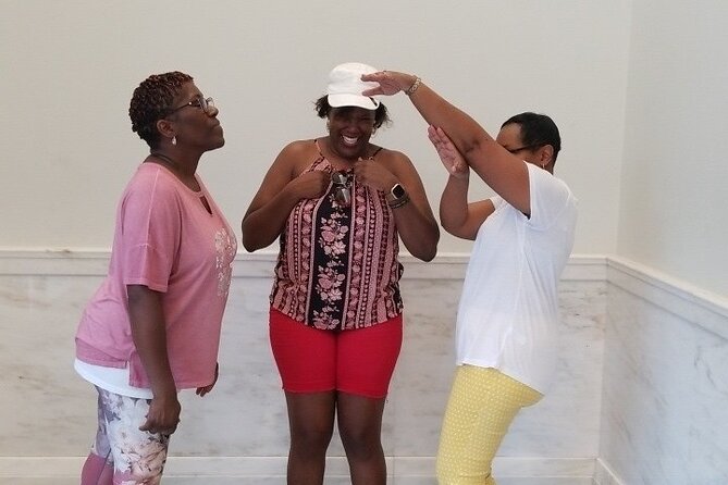 Savannah City Scavenger Hunt Excursion by Wacky Walks - Clue-Solving and Photo Capturing