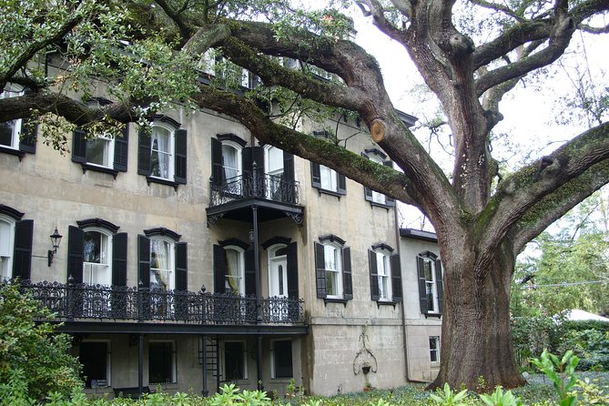 Savannah Historic District Walking Tour - Accessibility and Public Transportation