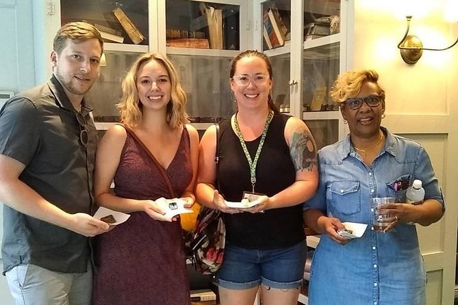 Savannah History Plus Coffee and Chocolate Walking Tour - Maximum Travelers and Accessibility