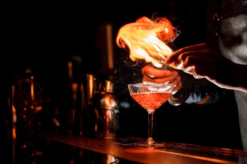 Savannah: Midnight in the Garden Walking Tour and Pub Crawl - Tour Itinerary