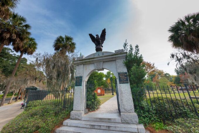 Savannah: Savannah for Morons Comedy Trolley Tour - History and Culture