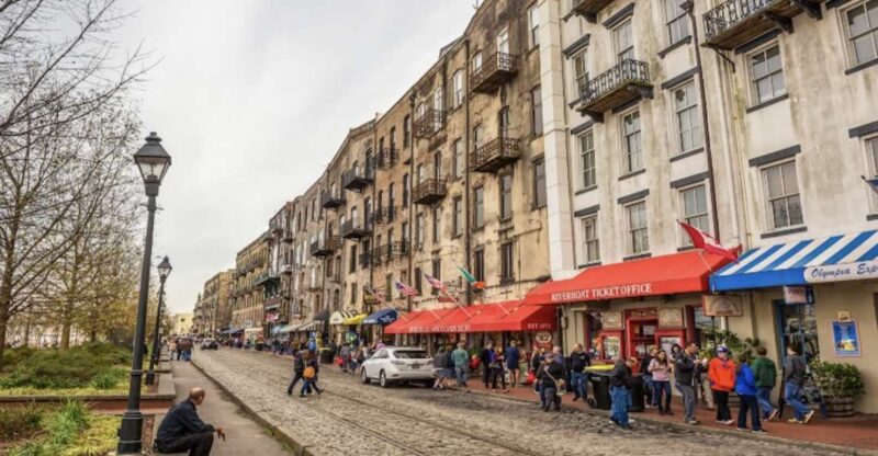 Savannah: Small Group Walking Ghost Tour - Savannahs Historic District