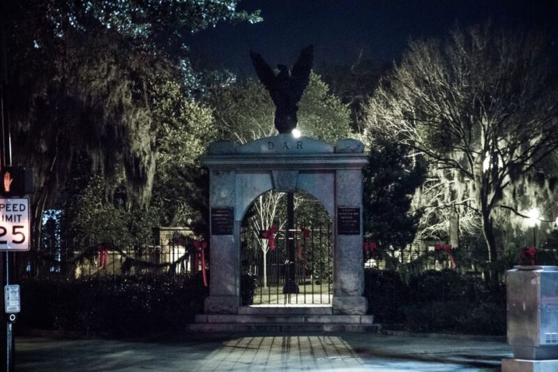 Savannah: Terrors, Boos and Booze Haunted Pub Crawl - Tour Details