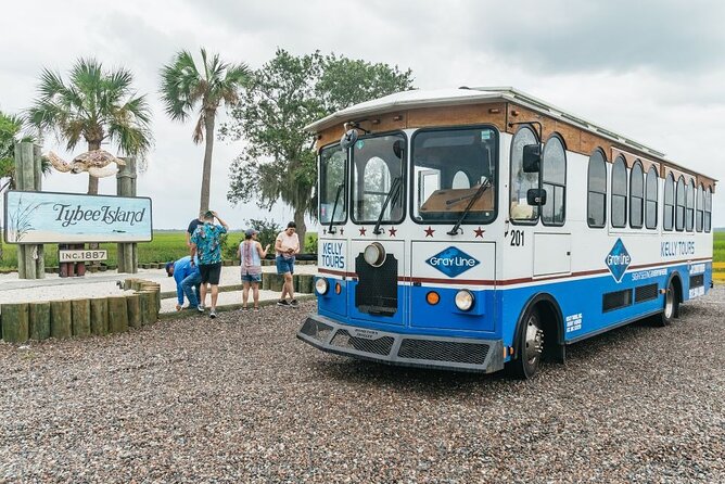 Savannah to Tybee Island With Dolphin Cruise - Dining at The Crab Shack