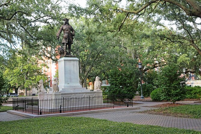 Savannah's Enchanted Stroll: A Journey Through Time - Strolling Through the Historic District