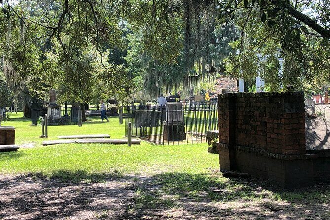 Savannah's Original Dark History Tour - The Experience’s Pros and Cons