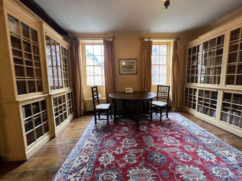 Savor the Past:Self-Guided Audio of Historic London Pubs - Exploring St. Brides Church