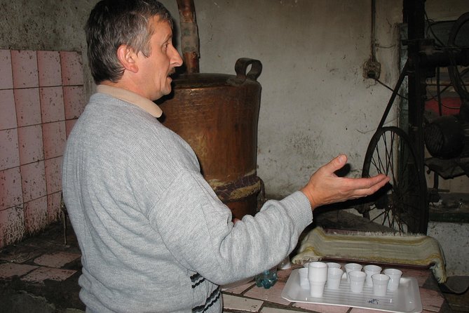 Saxon Heritage in Transylvania: Day Trip From Cluj-Napoca - Savoring Traditional Tuica and Cuisine