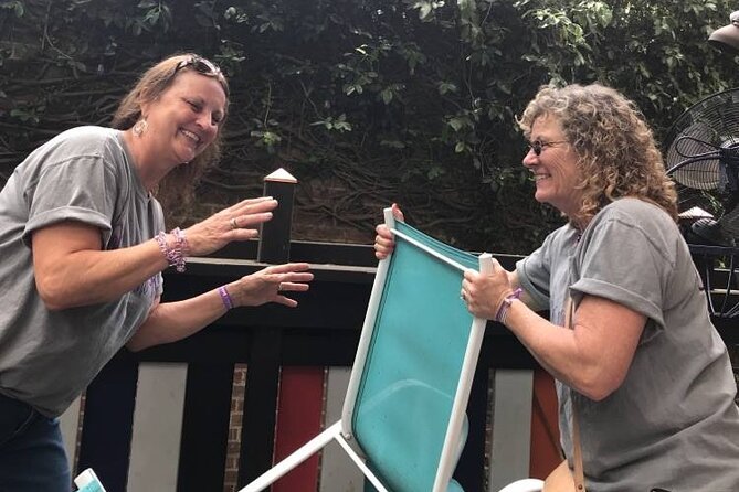 Scavenger Hunt Adventure in Durham by Wacky Walks - Engaging Remote Interactive Guidance