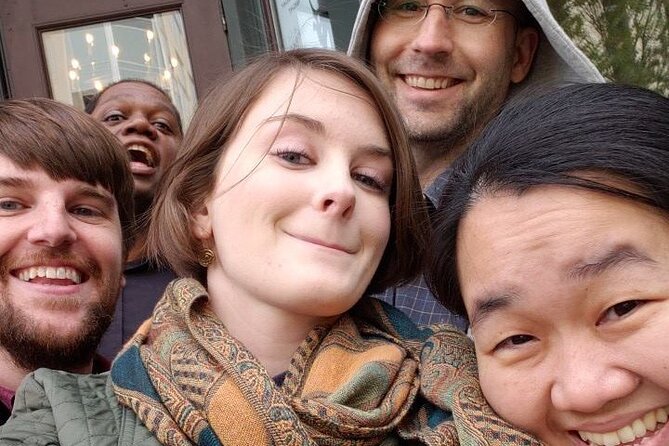 Scavenger Hunt Adventure in Richmond by Wacky Walks - Using the Smartphone for the Hunt