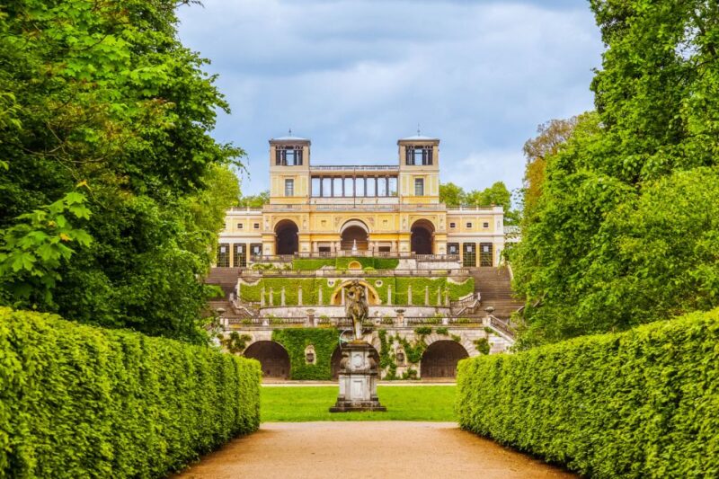 Scavenger Hunt From Dresden to Pillnitz by Bike - Pickup and Delivery