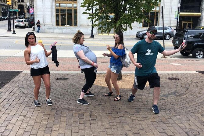 Scavenger Hunt in Chicago by Wacky Walks - What to Expect on the Tour