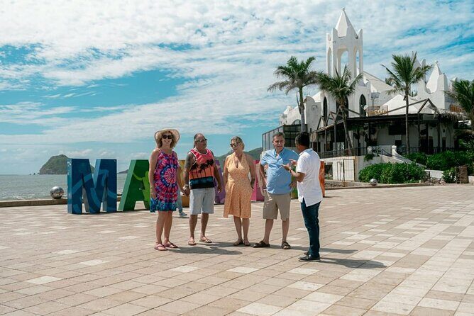 Scenic Tour in Traditional Vehicle Pneumonia in Mazatlan - Guides: The Heart of the Tour