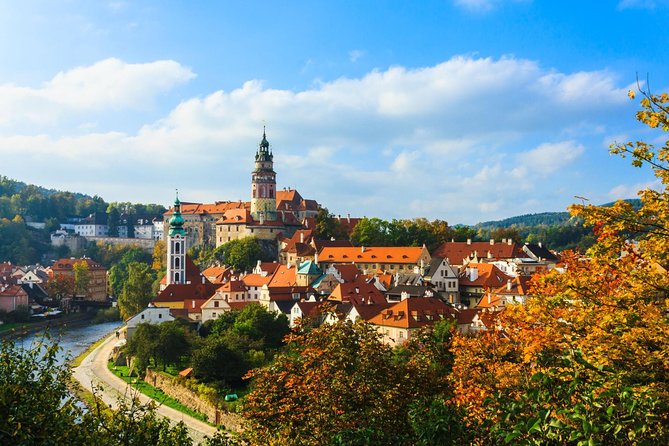 Scenic Transfer From Passau to Prague With 2-Hours Guided Tour of Cesky Krumlov - Flexible Timing and Customization Options