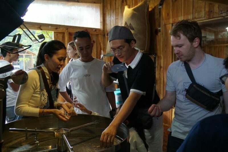 Scented candle workshop at Twin Beans Farm - Da Lat suburb - The Value of the Experience
