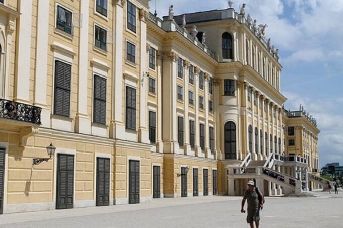 Schönbrunn Grand Tour: Private Skip-the-Line Walking Tour - Private Rooms of the Habsburgs