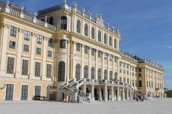 Schönbrunn Grand Tour: Private Skip-the-Line Walking Tour - Decay and Last Years of the Monarchy