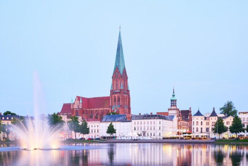 Schwerin: Guided Tour of City Highlights - Highlights: History and Monuments