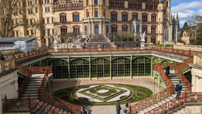 Schwerin: Old Town Highlights Self-guided Walk - Marienplatz: Vibrant City Square