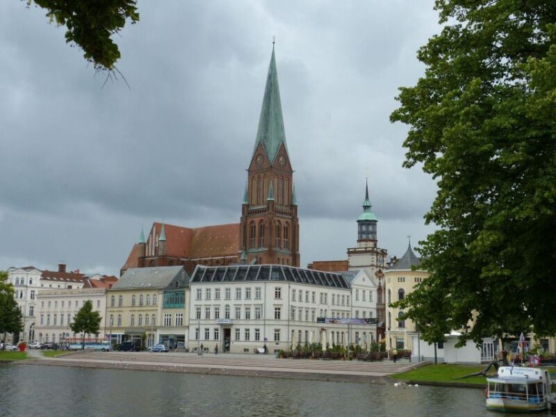 Schwerin: Private Guided Walking Tour - Historical Significance