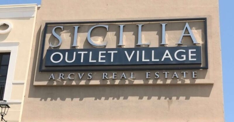 Sciacca: Sicilia Outlet Village Roundtrip Transfers - Key Points