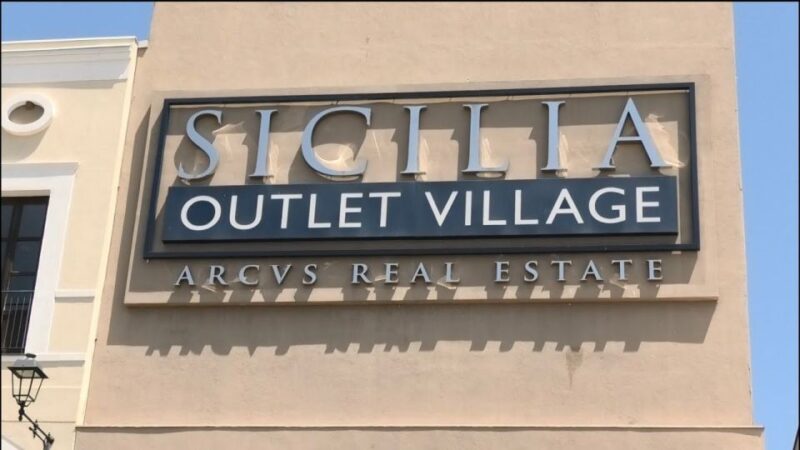 Sciacca: Sicilia Outlet Village Roundtrip Transfers - Shopping Experience