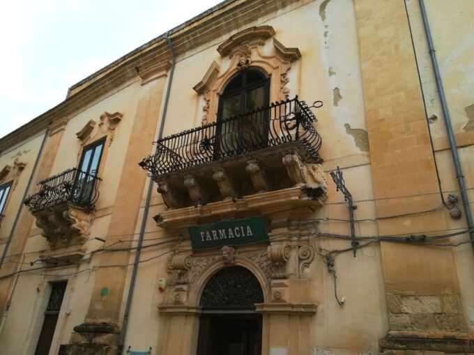 Scicli: Guided Walking Tour in Baroque City Center - Ancient Cartia Pharmacy