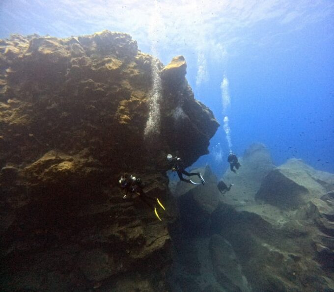 Scuba Diving in the Volcanic Caldera/shorelines of Santorini - Restrictions and Cancellations