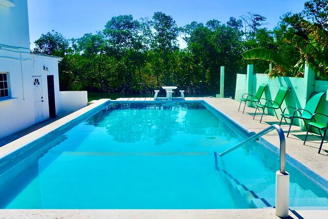 Sea View Pool, Food, and Drinks at the Outskirt of Belize City! - Key Points