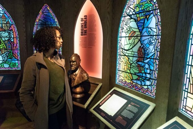 Seattle: MoPOP Entry Ticket - Museum Location and Hours