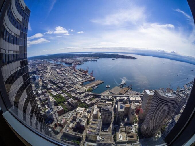 Seattle Sights: From Skyline Peaks to Aged Alleys - Panoramic Skyline Views
