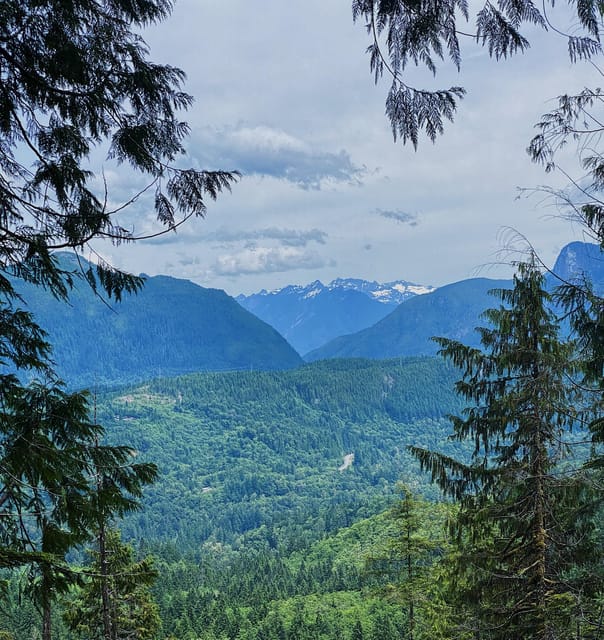 Seattle, Washington: Hike the Gorgeous Trails in Washington - Included Amenities and Gear