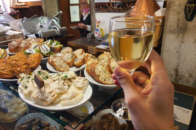 Secret Gardens of Venice in the Dorsoduro District With Cichetti Tasting - Overview of the Tour