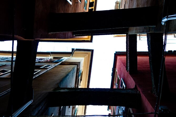 Secret Genoa Photo Tour - Group Size and Experience