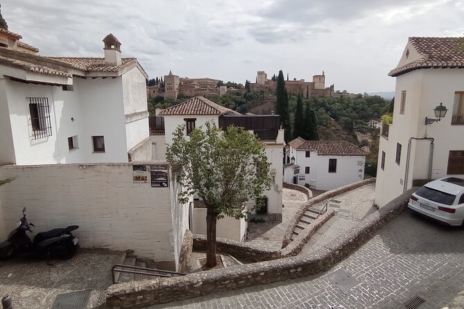 Secrets of Dynasties & Royals Quest Experience in Granada - Accessibility and Transportation Considerations