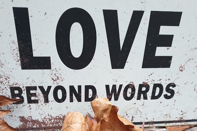 See Love Signs: an Inspiring Private Walking Tour in the Hagues Royal Quarter - Exploring The Hagues Royal Quarter