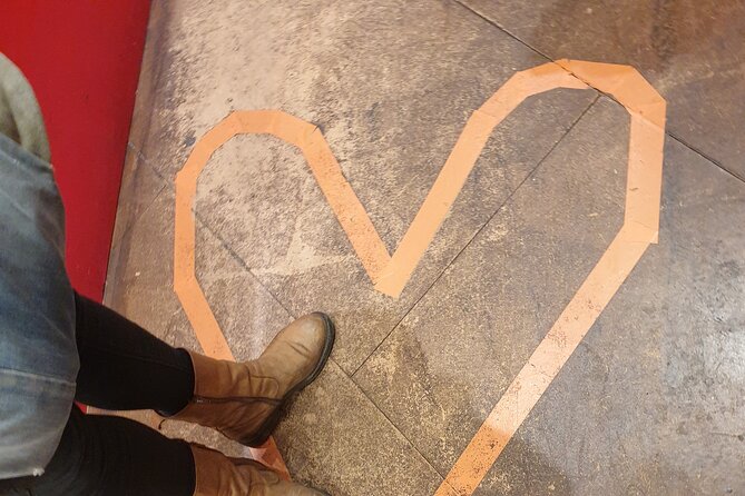 See Love Signs: an Inspiring Private Walking Tour in the Hagues Royal Quarter - Complimentary Coffee or Tea