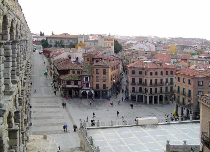Segovia: 3-Hour Private Walking Tour - Meeting Point and Transportation
