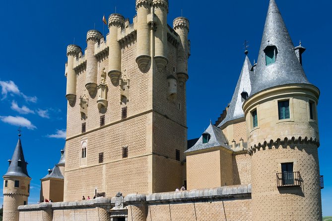Segovia and Spanish Versailles Full-Day Tour With Wine Tasting - Wandering Segovias Aqueducts