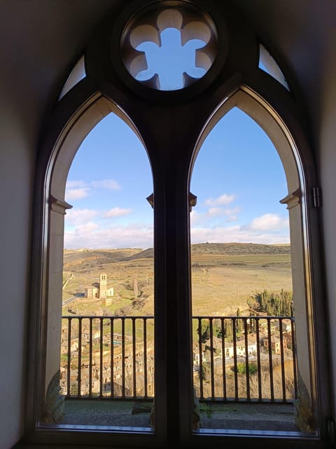 Segovia: Aqueduct, Cathedral, & Alcazar Guided Walking Tour - Preparation and Meeting Information