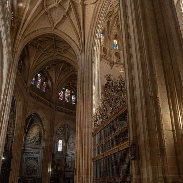 Segovia: Full-Day Tour With Transfer to and From Madrid - Marvel at the Cathedral