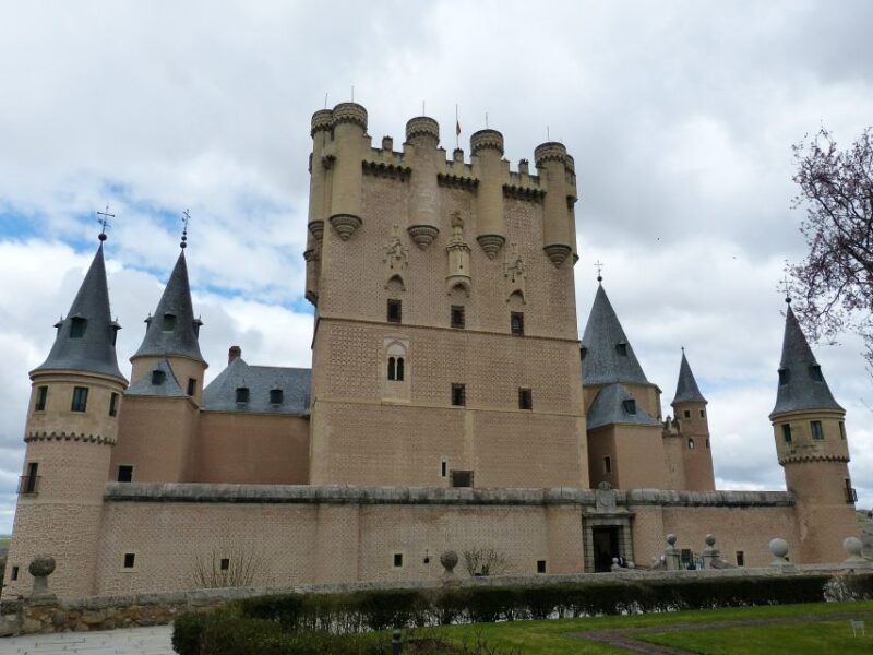 Segovia: Guided Walking Tour With Alcázar Entry - Whats Included